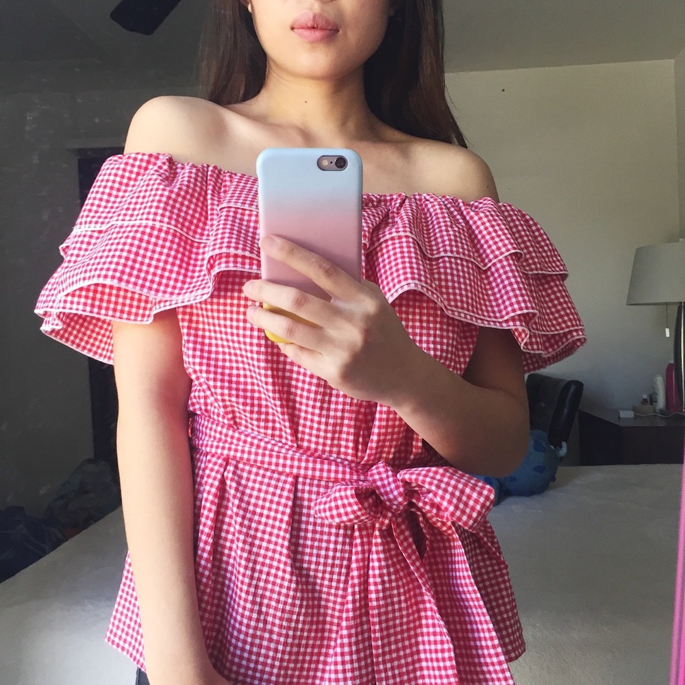 Off shoulder ruffled top